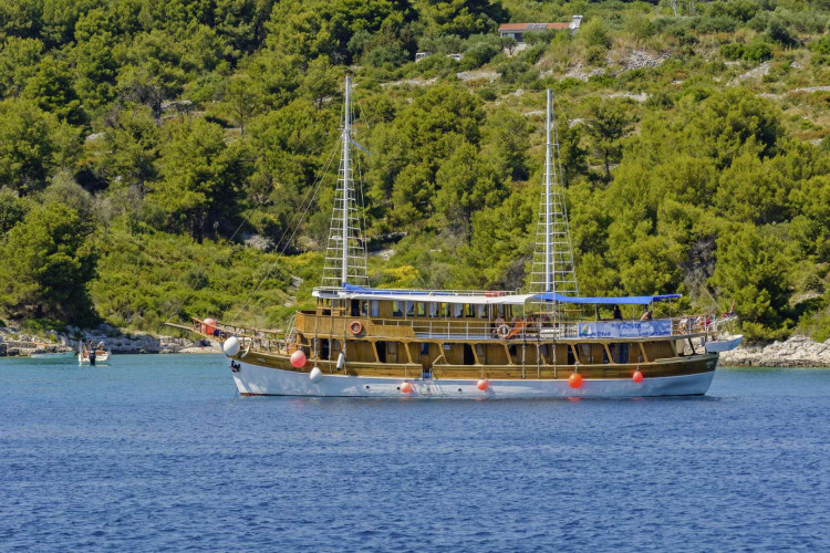 Aneta 15 cabins 32 pax Trogir 14