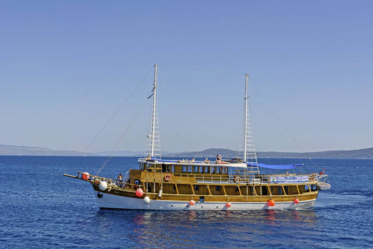 Aneta 15 cabins 32 pax Trogir 19