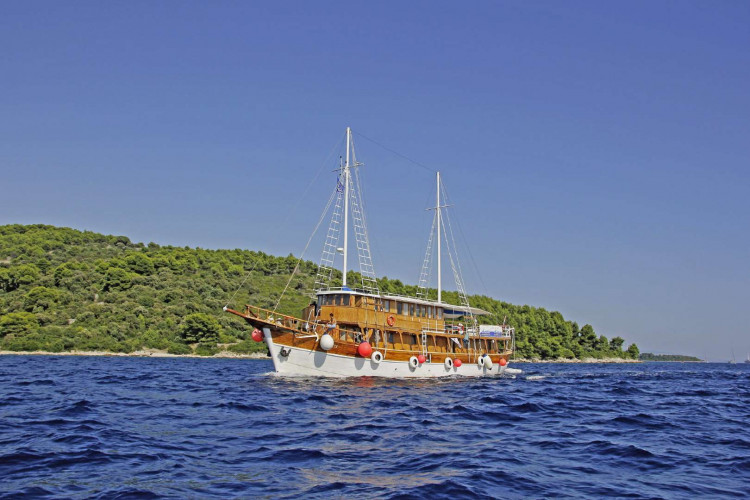 Aneta 15 cabins 32 pax Trogir 2