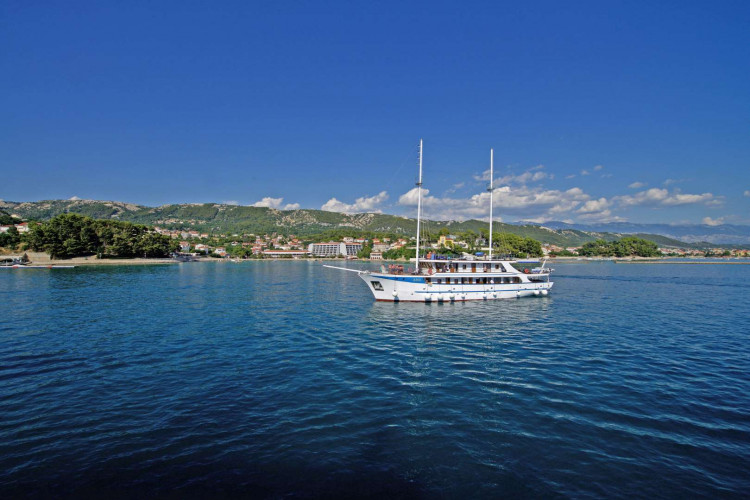 Aria Rijeka 18 cabins 33 pax 2