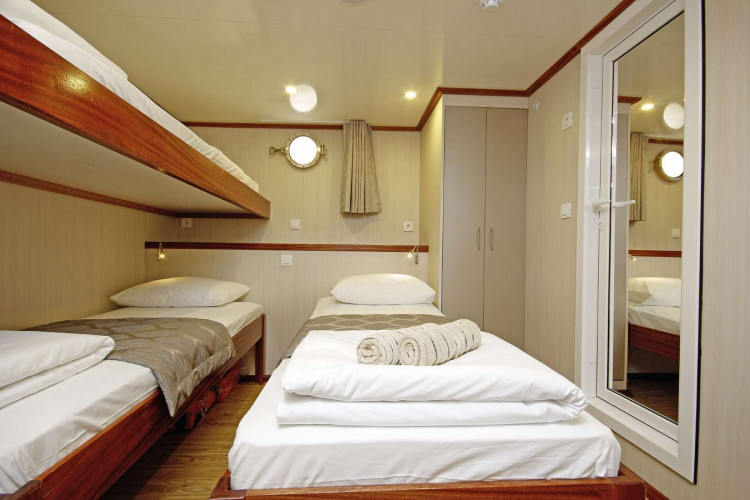 Aria Rijeka 18 cabins 33 pax 34