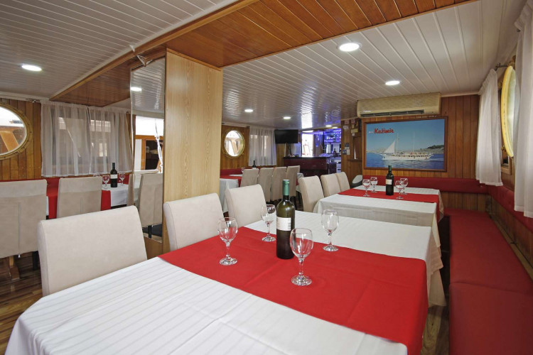 Kazimir 15 cabins 36 pax Zadar 15