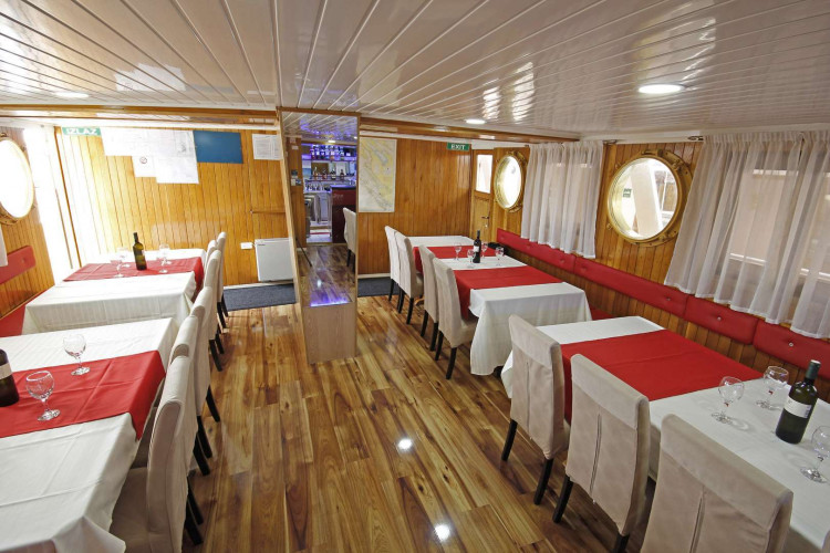 Kazimir 15 cabins 36 pax Zadar 18