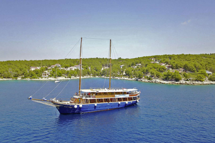 Kruna Mora 16 cabins 35 pax Zadar 11