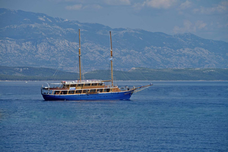 Kruna Mora 16 cabins 35 pax Zadar 2