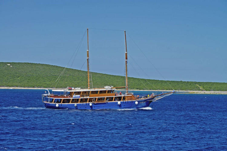 Kruna Mora 16 cabins 35 pax Zadar 4