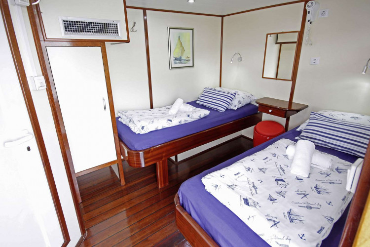 Macek Rijeka 16cabins 33pax 40