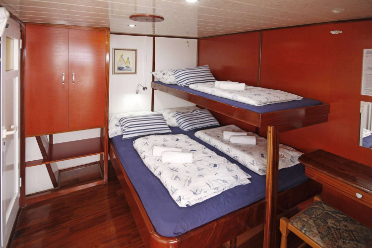 Macek Rijeka 16cabins 33pax 47