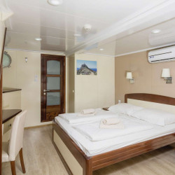 Mystic 19 cabins 40 pax Trogir 100