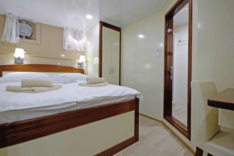 Mystic 19 cabins 40 pax Trogir 102