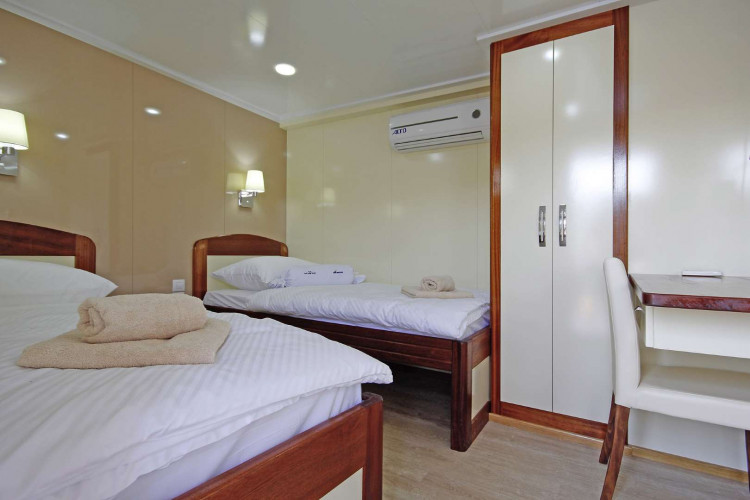 Mystic 19 cabins 40 pax Trogir 104