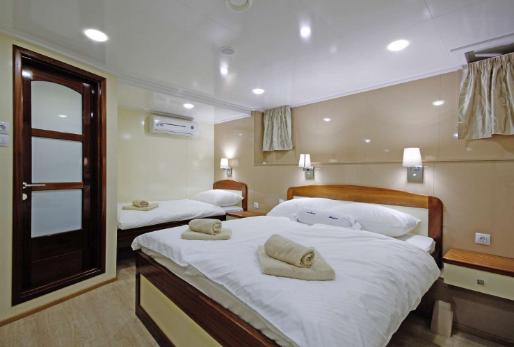 Mystic 19 cabins 40 pax Trogir 112