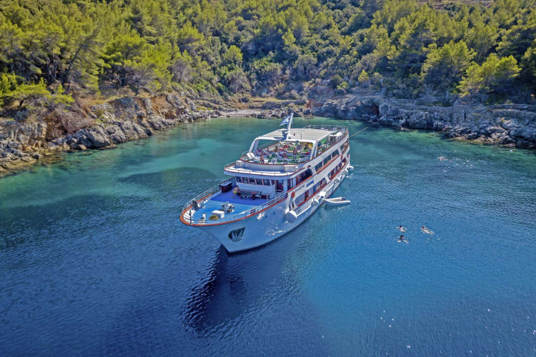 Mystic 19 cabins 40 pax Trogir 12