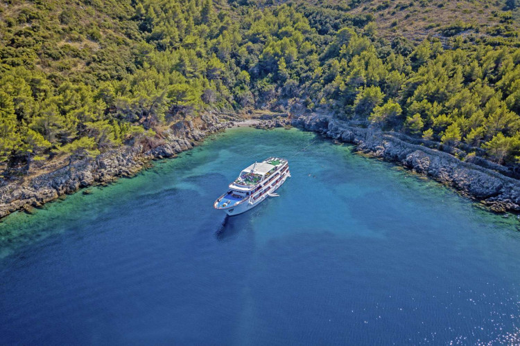 Mystic 19 cabins 40 pax Trogir 13