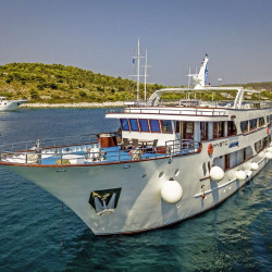 Mystic 19 cabins 40 pax Trogir 7