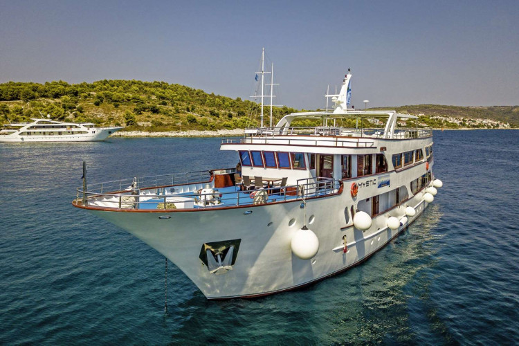 Mystic 19 cabins 40 pax Trogir 7