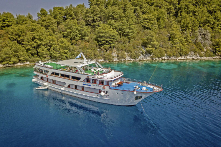 Mystic 19 cabins 40 pax Trogir 9