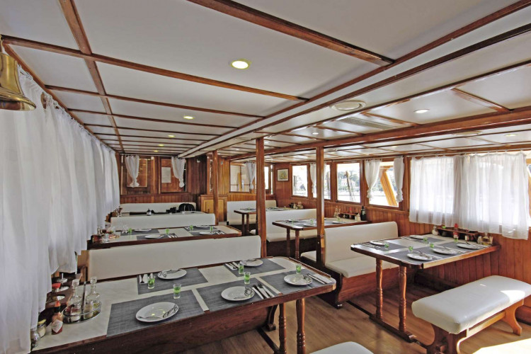 Otac Ivan 17 cabins 3 pax Trogir 35