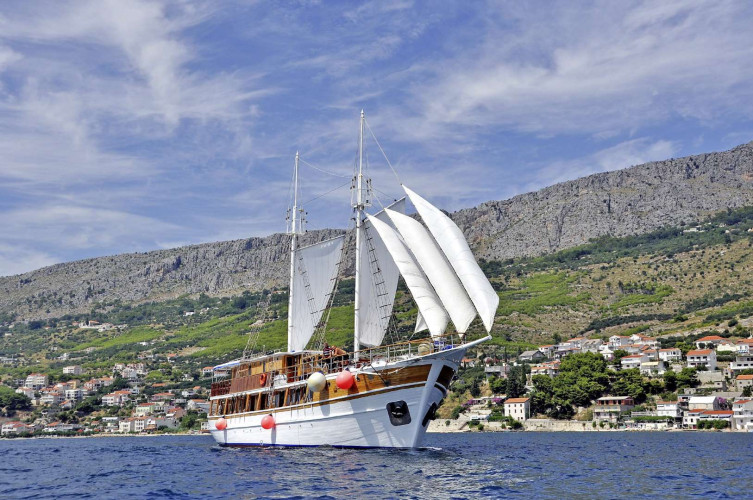 Otac Ivan 17 cabins 3 pax Trogir 9