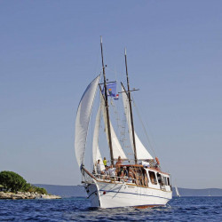 Pravedan 7 cabins 14 pax Trogir 2