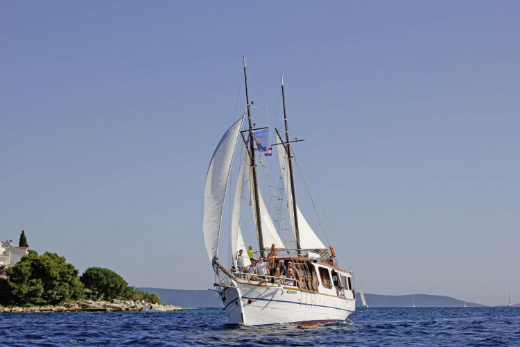 Pravedan 7 cabins 14 pax Trogir 2