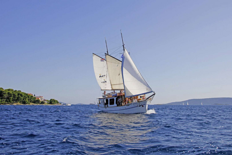 Pravedan 7 cabins 14 pax Trogir 9