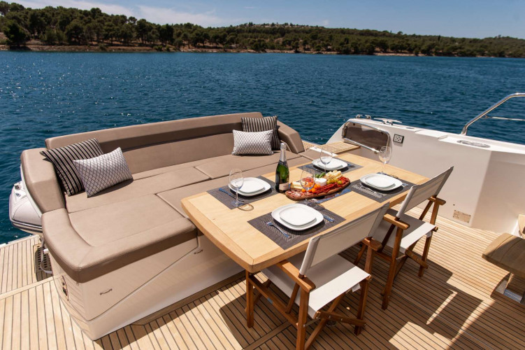 Prestige 550S Atonika 7pax Sibenik motor yacht 26