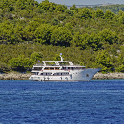 Relax 19 cabins 40 pax Trogir 20