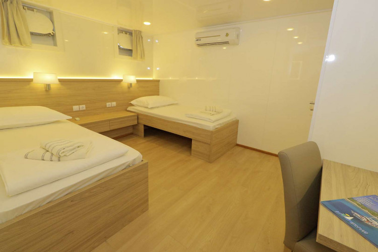 Relax 19 cabins 40 pax Trogir 77