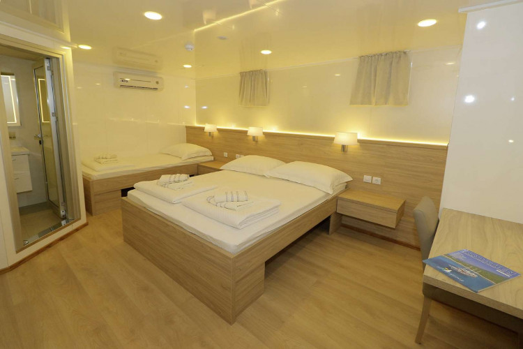 Relax 19 cabins 40 pax Trogir 90