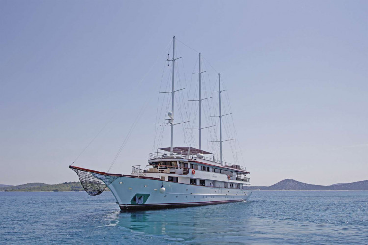 Voyage 18 cabins 38 pax Zadar 1