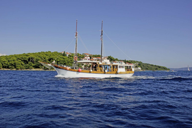 MS Zelenbor, Rijeka, 13 pax, 6 cabins