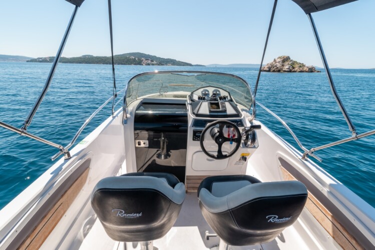 ranieri-speedboat-rent-boat-trogir-150HP