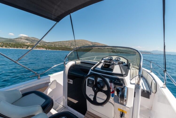 ranieri-speedboat-rent-boat-trogir-150HP